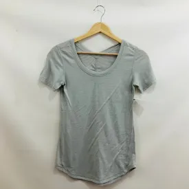 Athletic Top Short Sleeve By Lululemon In Grey, Size: S