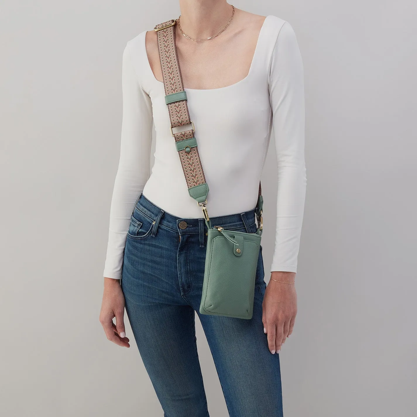 Cass Phone Crossbody In Pebbled Leather - Ivy