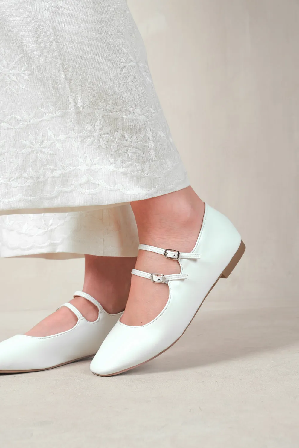 DETOX STRAPPY BALLERINA FLATS IN WHITE FAUX LEATHER